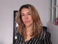 I consider myself an authentic, feminine, and very curious person. I enjoy conversation and creating a real connection with those who visit me.
I love sensuality, the playful glances, and the complicity that arises when two people dare to enjoy the moment. Here you