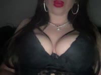 Ik ben een leuke spontane vrouw van 29 jaar oud. Ik heb lang blond / inmiddels bruin haar (over de schouders), blauwe ogen, Niet slank, niet dik ertussen in dus. Ik  heb een cup D en ik kom uit Utrecht waar ik vlakbij het centrum woon. Verder ben ik al een ruime tijd single.  Ik ben op zoek naar een beetje leuke spanning en avontuur. Heb je verder nog vragen, dan kan je altijd een berichtje sturen, dat zou ik leuk vinden. Xxx