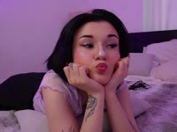 Hi! I’m someone who loves light, warmth, and genuine conversations. I adore the feeling of freedom, beautiful aesthetics, and those moments when you can just be yourself. I enjoy experimenting with looks, creating moods, and sharing energy through the frame.