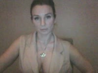 Hey ik ben Nina. Korte intro .. ik ben klein van stuk maar groots in presence, love it. Dominant op een speelse manier.ik hou van nieuwe uitdagingen! Oeh, ik voel de vibes al ..