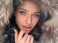 hot cam girl masturbating with vibrator AriannaCherie