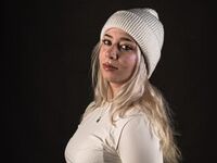 camgirl playing with dildo BeckyThaissa