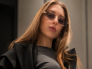 cam strip tease RosamondLaich
