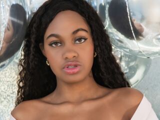 naked webcam girl StormiHills