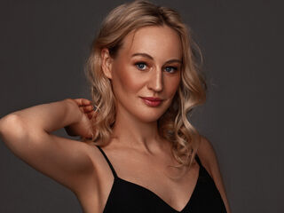 Kinky webcam girl AbeyAmaze