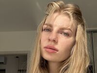 fingering girl cam picture AlissMil