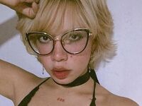 topless cam girl AmelieMari