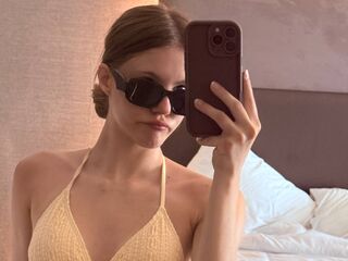 cam girl spreading pussy AureliaThorn