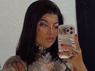 naughty camgirl masturbating with vibrator BellaTixy
