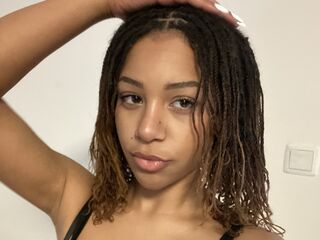 masturbating cam girl CadeyMir