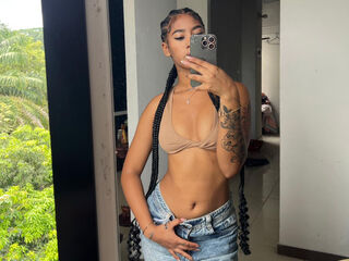 cam strip tease CarolineCartson