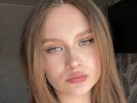 naked webcamgirl photo CarylonPreis