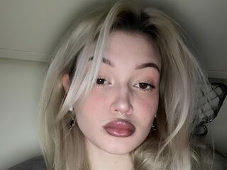 camwhore masturbating with vibrator CaseyHemmerling