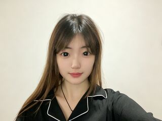naked camgirl masturbating with vibrator ClaraHui