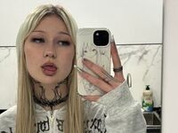 hot camwhore EmyYummi