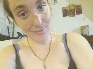 naughty camgirl masturbating with vibrator FionaAnoif