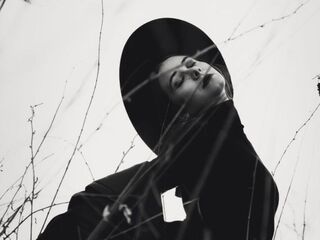 girl fingering bald pussy HelismaAbramss