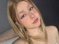 camslut showing tits HoneyLumi