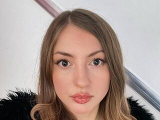 free webcam chatroom KyraKur