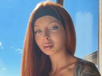 camgirl playing with vibrator LanaReals