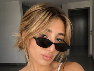 nude gamgirl LashandraNordby