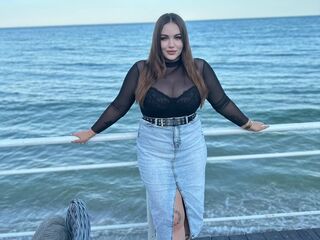 topless camgirl LeillaTvin