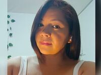 camslut showing tits LeylaWeyn