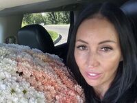 camgirl spreading pussy LipaWild