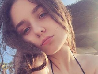 masturbating camgirl LuanaContratto
