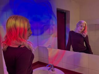 camgirl showing pussy LucilleWiste