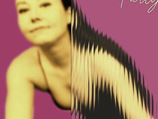 closeup web cam LucyLevatto