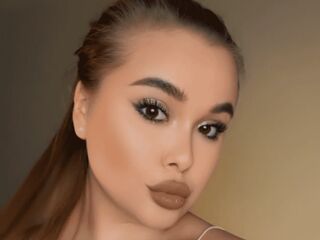 naked girl with webcam masturbating with vibrator MaeWilkins