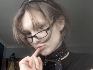 camgirl masturbating with vibrator MalvinaGreif