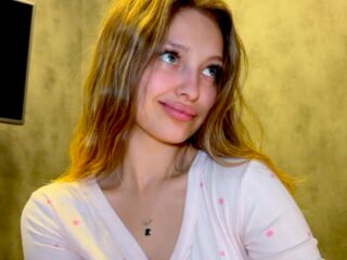naked cam girl gallery MileyWilson