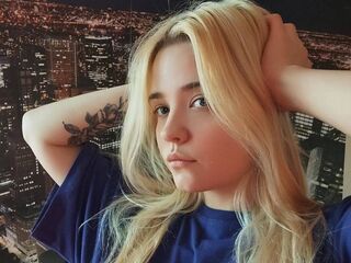 naked girl with webcam masturbating with vibrator MonnieMoniz