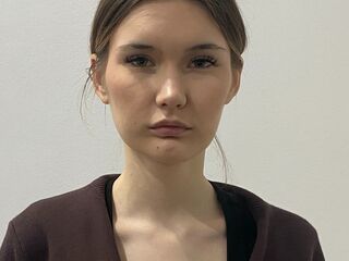 beautiful girlcam NelleLoehlein