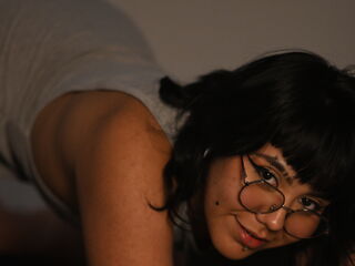 naughty camgirl masturbating with dildo NoemieBlanche