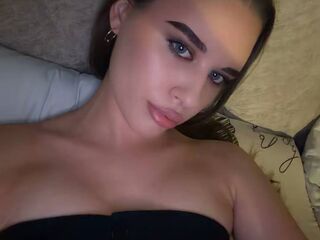camgirl webcam photo RhiannonJumper