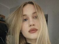 sexy camgirl picture SadieTandon