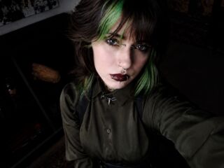 naked camgirl photo ShadowBelle