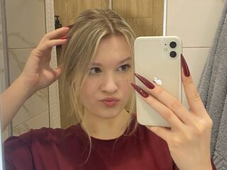 naked girl with cam fingering SkyeDavi