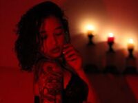 hot cam girl fingering shaved pussy VickyBelle